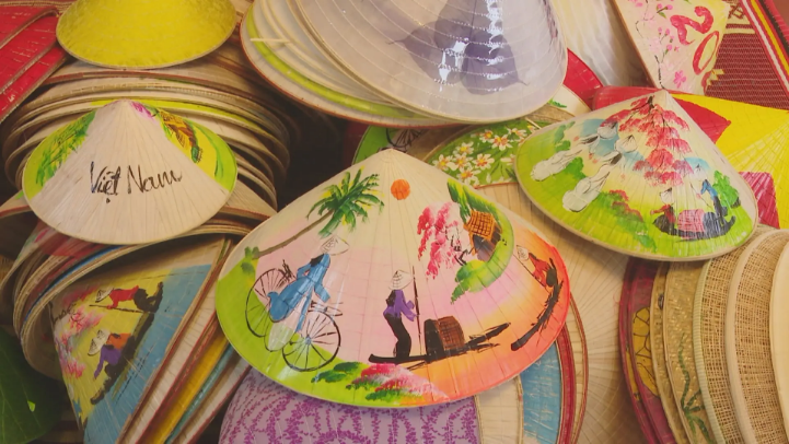 Nón lá làng Chuông kể chuyện văn hoá Việt